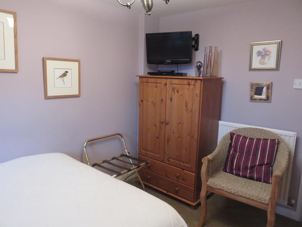Drinkstone Park Bed And Breakfast Room photo
