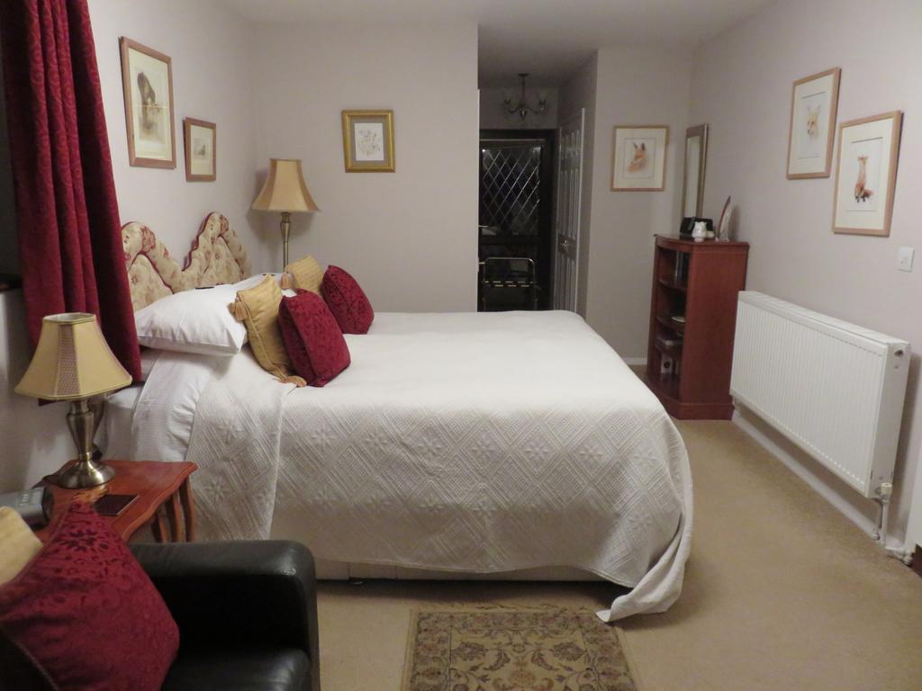 Drinkstone Park Bed And Breakfast Room photo