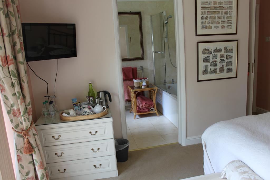 Drinkstone Park Bed And Breakfast Room photo